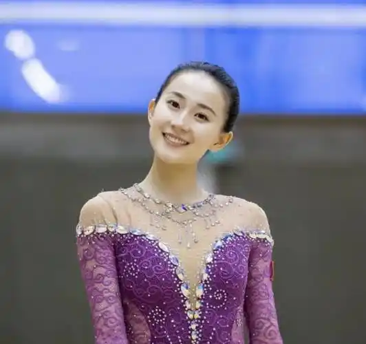 体操女神张豆豆:因"挺身材照"走红,拒绝进娱乐圈,今成体操教练_训练