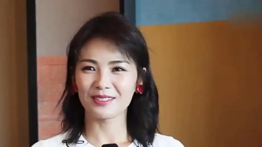 刘涛穿戏服露修长美腿,与大10岁王劲松搭戏气场不输