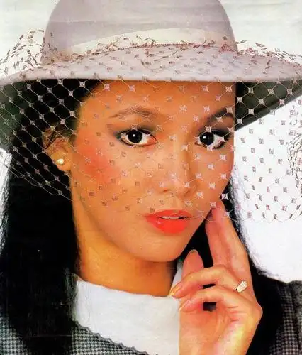 do姐郑裕玲年轻时衣品一级棒放着好好的穿搭博主不当疯狂整容