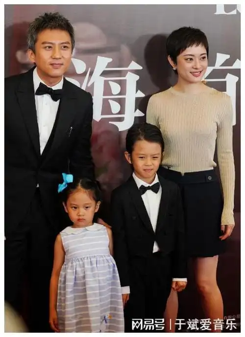 孙俪晒全家福庆祝结婚12周年深情告白邓超