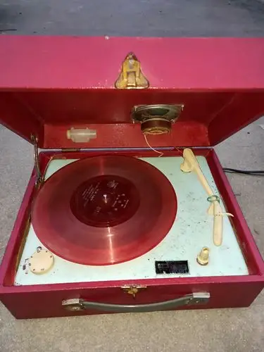 闲鱼号古雅古玩店 微信号aoeyu7200114 六七八十年代留声机,怀旧收藏