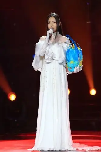 孙楠霸气回归《蒙面唱将》"恐龙"疑似殿堂级艺术家