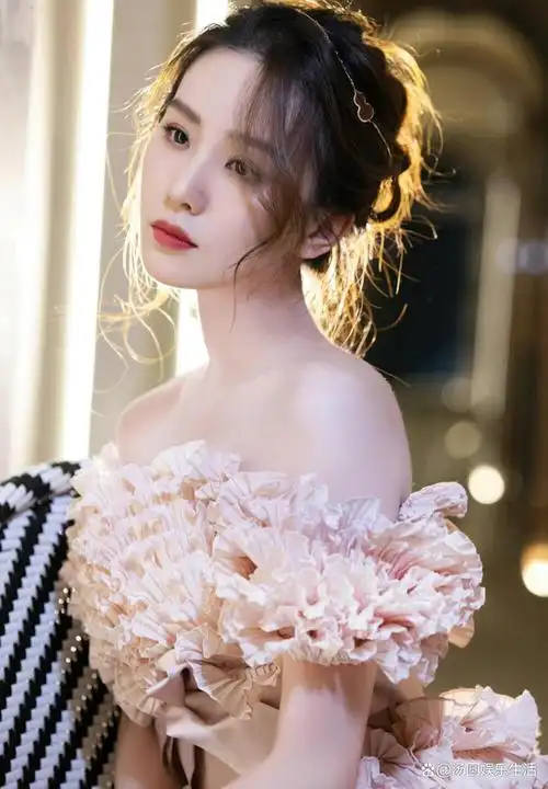 刘诗诗,中国内地影视明星,凭借宫廷剧《步步惊心》获得第18届上海电视