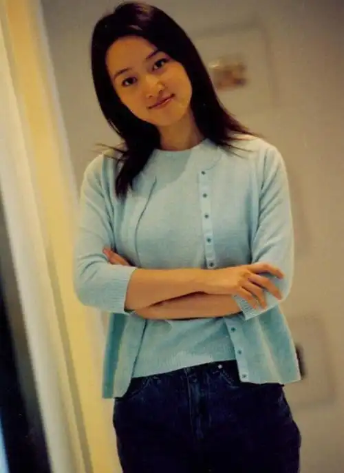 最初,这两个人仅仅是在微博平台上相互关注,以获取彼此的最新动态.