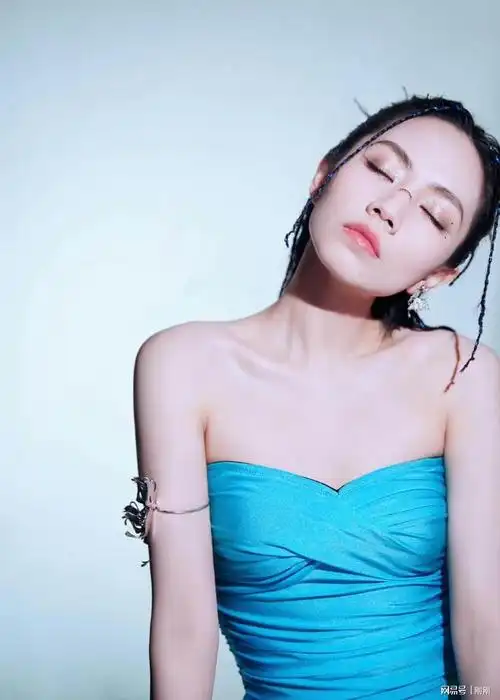 管中窥豹刘惜君|乐坛|声线|美声|唱片|音乐专辑|线上演唱会_网易订阅