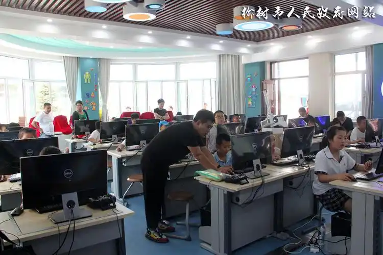 市科技馆少儿编程培训课开课