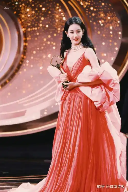 迪丽热巴有哪些出圈的红毯造型