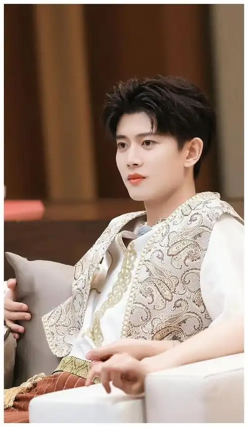 嗨放派任嘉伦高清帅图帅到模糊