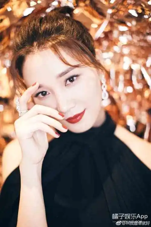 还记得《重案六组》里的孟佳吗?她现在长这样啦!