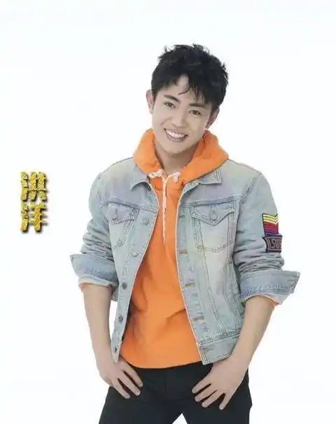 当年的军艺初代校草洪剑涛如今变胖叔和儿子跨时空斗戏