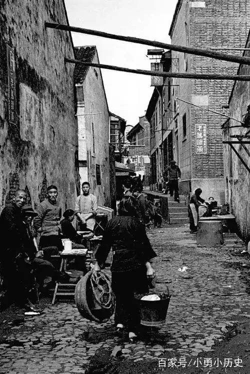 民国时期上海滩的大饭店,一般这种地方只有上流社会的人在里面吃饭