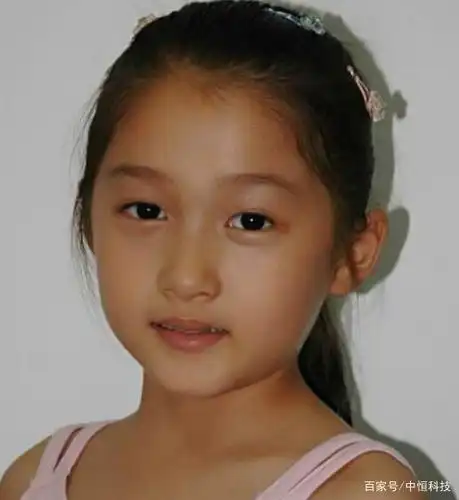 "国民闺女"关晓彤,从小美到大的小童星,小时候超可爱啊!