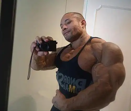 肌肉男pk手臂围度最极致的视觉冲击施瓦辛格都排不上号