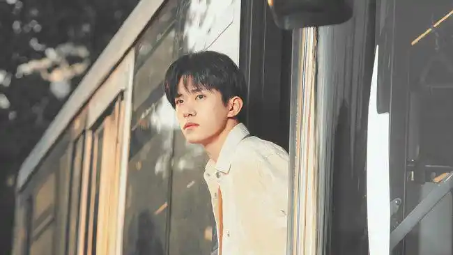 四字弟弟的笑容是最美的风景易烊千玺的努力让他风生水起