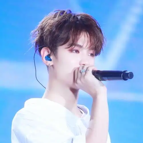 justin黄明昊头像