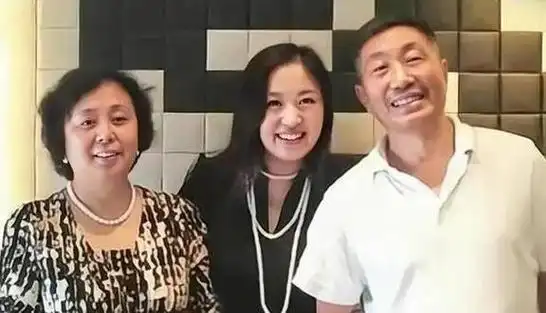 老戏骨杜源:和妻子从青梅竹马到白头偕老,如今女儿成了他的骄傲