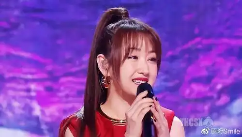 杨钰莹献唱芒果小年夜,仙侠风造型太美,再现晚会收视锦鲤属性