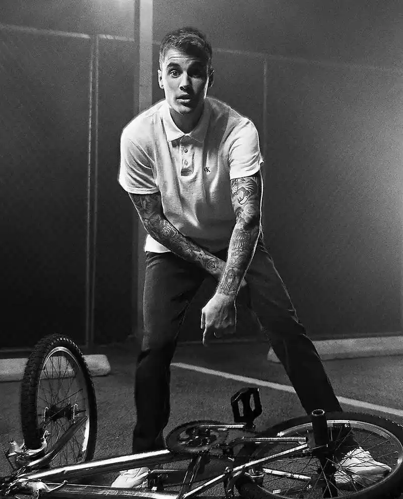 创作灵感 #贾斯汀比伯 #ck #壁纸 做自己,不要迎合他 - 抖音