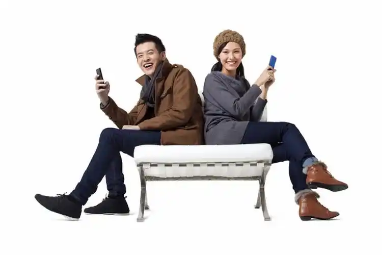 东方人,西方人,儿童,少年,成年人,一个人,两个人,夫妻,坐,笑,微笑