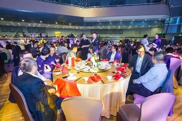 金苹果高端颁奖晚宴圆满举行 拉开2017tfc大会序幕(2)