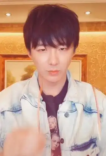 刘宇宁越火越沧桑?看到他的近况后,网友:变化大到认不出了!