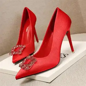 伴娘红色高跟鞋图片