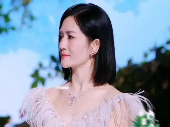 看到谢娜深夜动态后,才明白她为何放弃影帝刘烨,转身嫁给了张杰