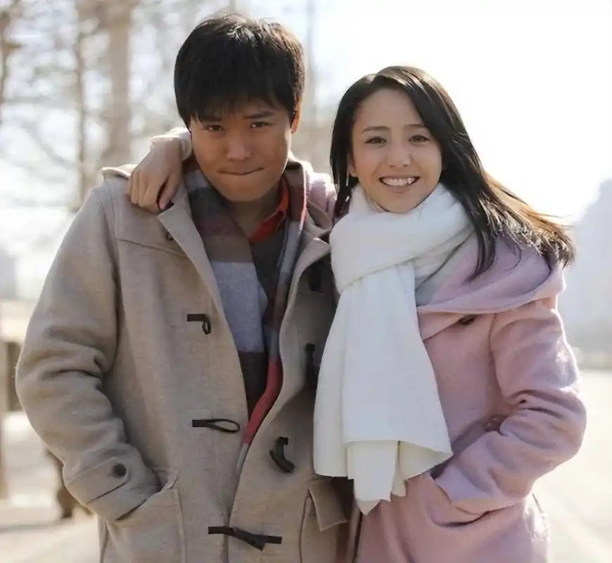 佟丽娅入股前夫公司:彻底暴露"野心" 佟丽娅入股前夫公司,成为第三大