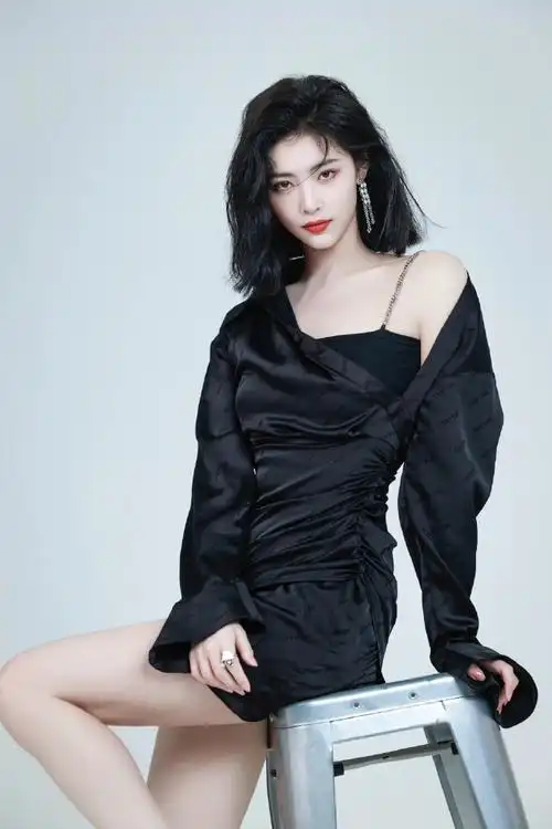 许佳琪生日酷飒写真##许佳琪0827生日快乐