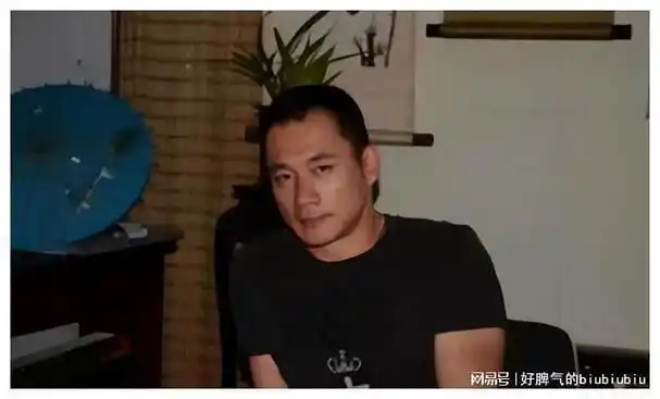 丁海峰娶大2岁初恋带患癌妻子赴美奢华生活如今成人生赢家