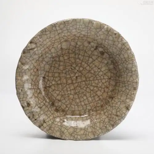 明代哥窑花口盘araregeyaohuakouplatemingdynasty