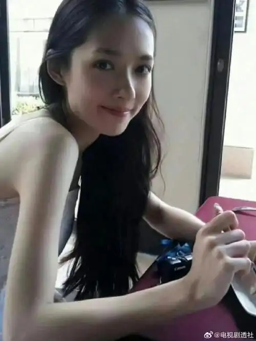 15岁的郭碧婷学生头模版