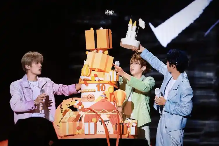 公主们,一起期待三位王子的礼物吧!#tfboys - 抖音