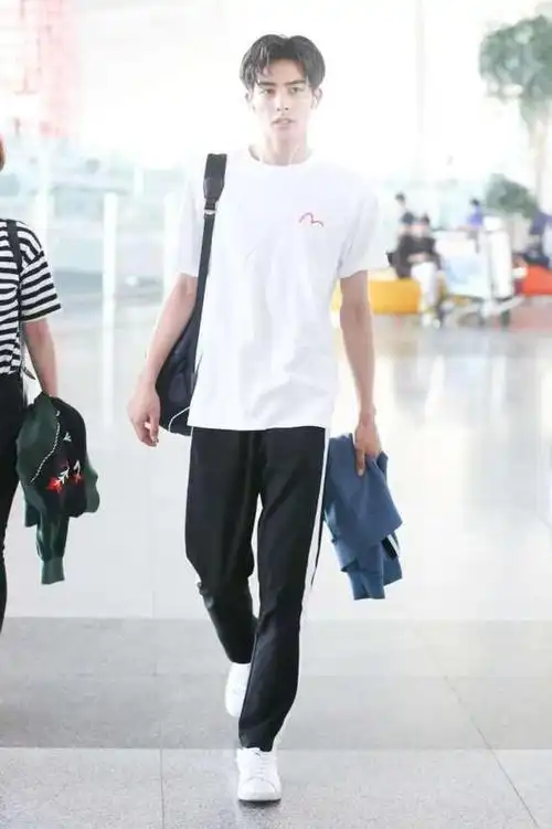 99年的宋威龙,搭档宋茜谭松韵拍戏,怎么做到毫无违和感的?