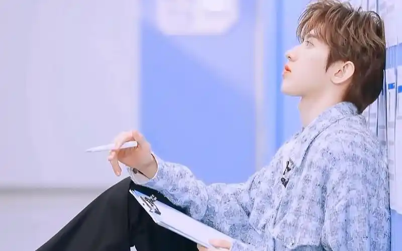 蔡徐坤春日清爽冰淇淋色系帅气写真,大陆明星-回车桌面