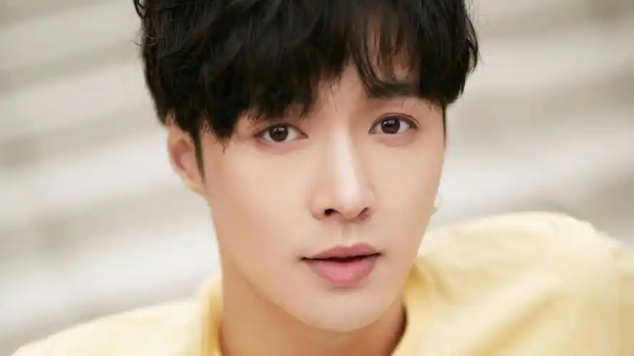 28m上传时间:2020-06-16壁纸标签:张艺兴明星风尚壁纸封面图张艺兴