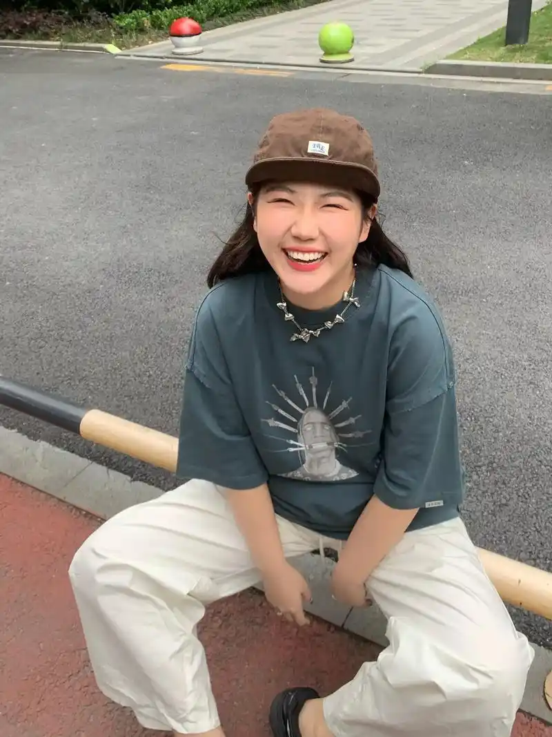 来自140斤的胖女生的自信美.身高165 体重140#拒绝身 - 抖音