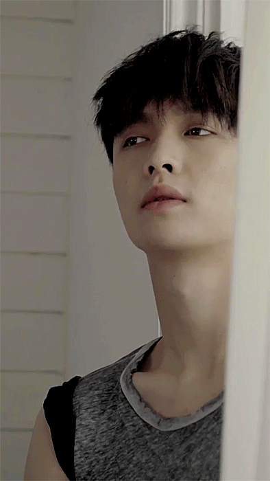 小绵羊张艺兴帅气撩人写真图片gif动图:眼神太撩人了[5/9]_gif动态图