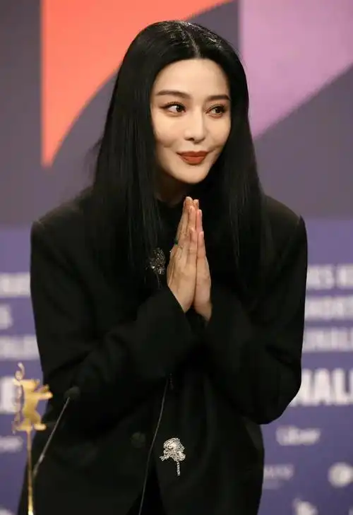 范冰冰近照曝光走红毯造型老气眼神无光脸上充满了科技感