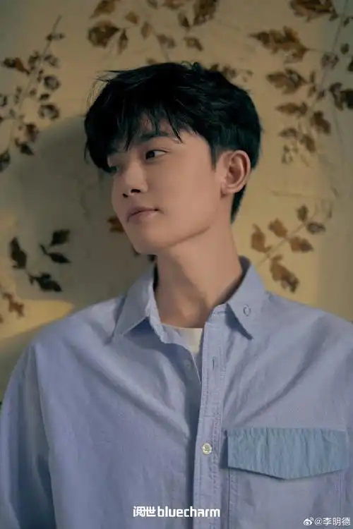 李明德新综证件照原图直出#李明德|证件照00果然帅的人连拍证件照