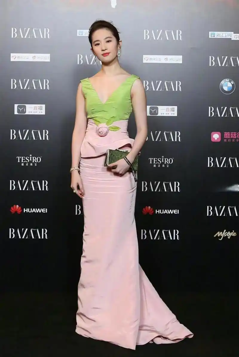 还有人没看过刘亦菲的寿桃裙吗?