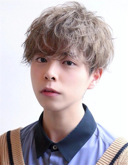 烫发就烫纹理烫 帅哥经典烫发设计_男生烫发 - 美发站