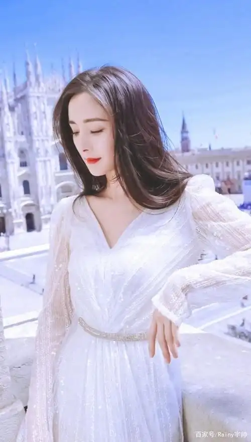 从一夜爆红到十年长红,杨幂为何星途如此坦荡?