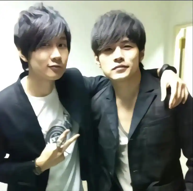 周杰伦 #jj林俊杰 #jay 两个斜刘海撑起了半边乐坛 - 抖音