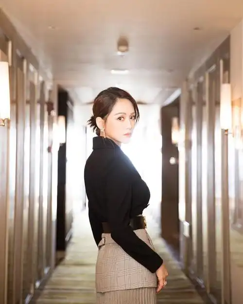 陈乔恩时尚时装美搭照片集陈乔恩图片集一