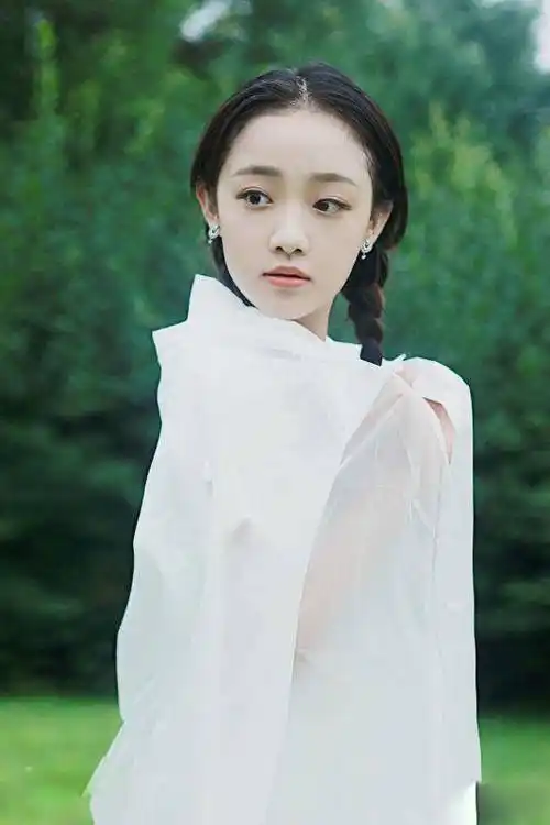 灵气少女吴佳怡,《半妖倾城》中客串清装少女东哥,长相甜美