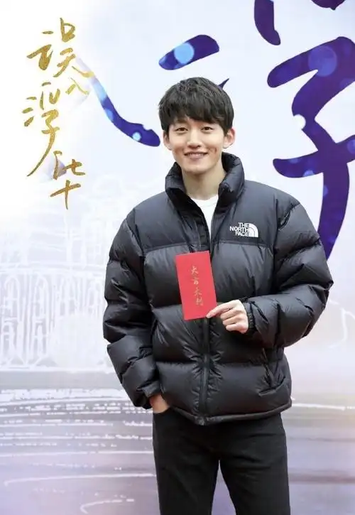 李柄熹出局张雨绮和鲜肉张墨怀甜蜜拥抱男方改名疑跟张雨绮姓