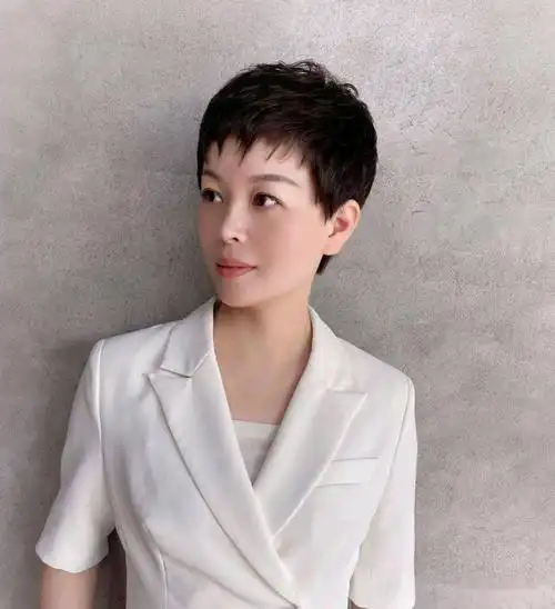 女人到了30岁,短发推荐这4种,效果出来都很好看_女性