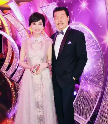 原创郑少秋老婆和赵雅芝老公对比这差距还真大网友他两最般配