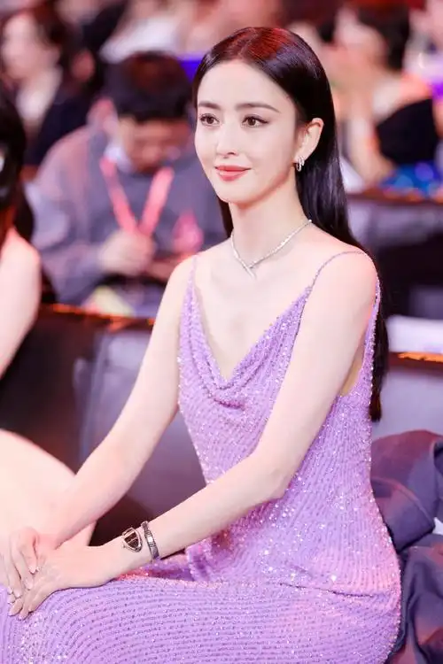 佟丽娅超话96#你好佟丽娅#熠熠星光,清雅从容,恭喜@佟丽娅获得微博